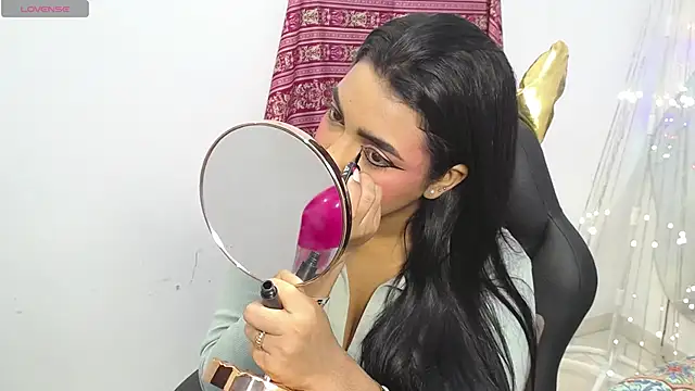 Snapshot of lakshmiraniii chatting on 11-18-25, 11:46 lakshmiraniii online show from 11-18-25, 11:46