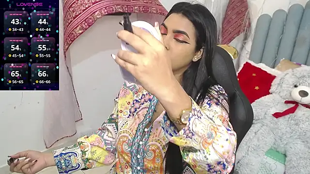 Snapshot of lakshmiraniii chatting on 11-25-25, 11:54 lakshmiraniii online show from 11-25-25, 11:54