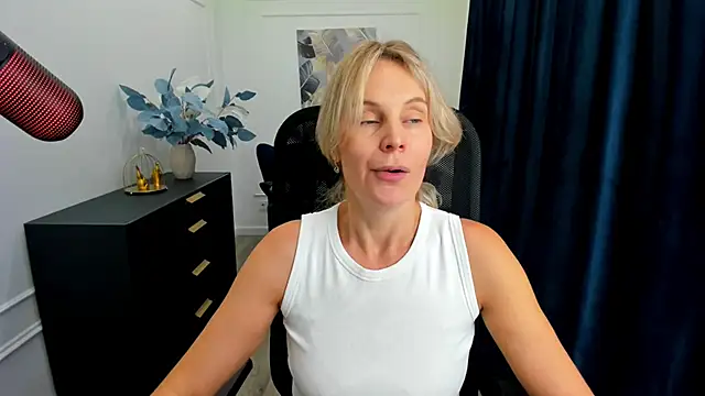 Sinty Devis online show from 09-21-25, 11:48