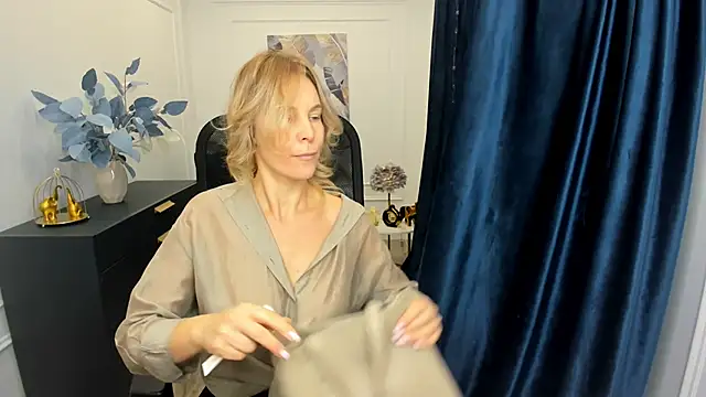 Sinty Devis online show from 11-09-25, 04:16