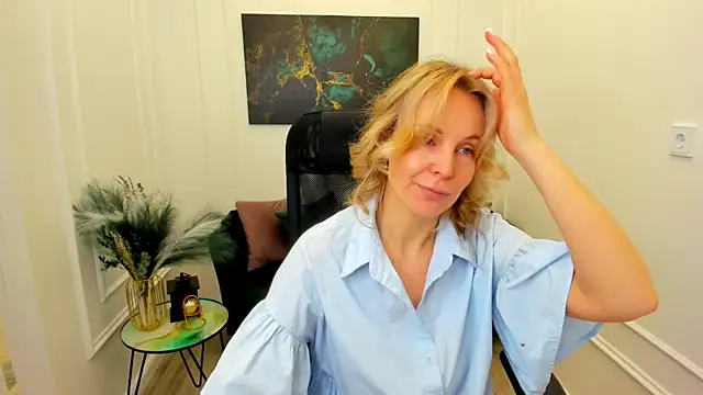 Sinty Devis online show from 05-15-26, 04:32