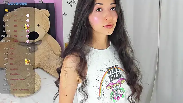 Snapshot of SophiaLiu chatting on 02-11-25, 12:17 SophiaLiu online show from 02-11-25, 12:17