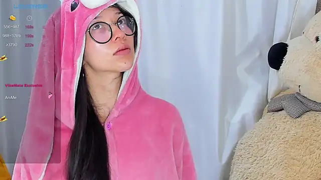 Snapshot of SophiaLiu chatting on 02-12-25, 10:15 SophiaLiu online show from 02-12-25, 10:15