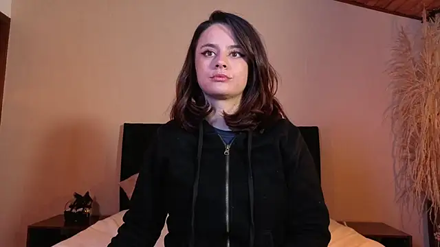 kassandra james online show from 04-06-26, 12:50