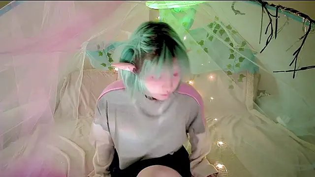 Snapshot of Akemilun chatting on 10-24-25, 06:12 Akemilun online show from 10-24-25, 06:12