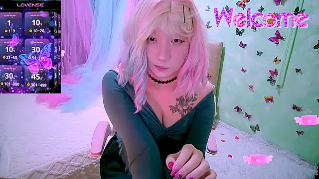 Snapshot of Akemilun chatting on 12-14-25, 04:12 Akemilun online show from 12-14-25, 04:12