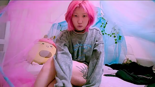 Snapshot of Akemilun chatting on 11-08-25, 12:47 Akemilun online show from 11-08-25, 12:47