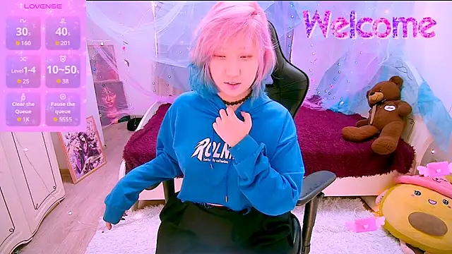 Snapshot of Akemilun chatting on 11-19-25, 10:15 Akemilun online show from 11-19-25, 10:15