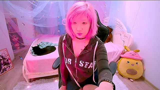 Snapshot of Akemilun chatting on 11-12-25, 02:21 Akemilun online show from 11-12-25, 02:21