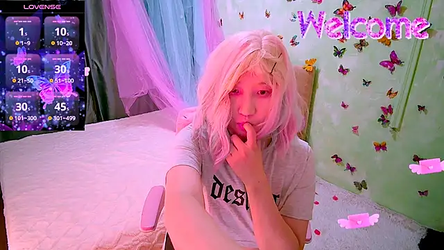 Snapshot of Akemilun chatting on 12-13-25, 08:04 Akemilun online show from 12-13-25, 08:04