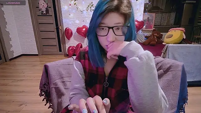 Snapshot of Akemilun chatting on 03-19-25, 10:53 Akemilun online show from 03-19-25, 10:53