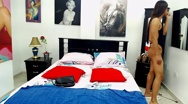 Snapshot of VeronicaReynolds chatting on 02-12-25, 03:05 VeronicaReynolds online show from 02-12-25, 03:05