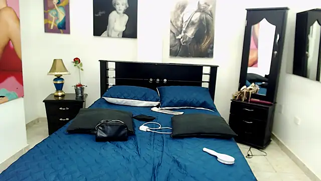 Snapshot of VeronicaReynolds chatting on 02-27-25, 03:15 VeronicaReynolds online show from 02-27-25, 03:15