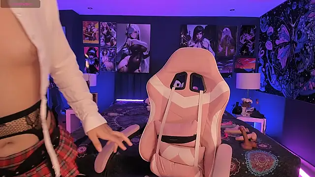 LanaKyutt online show from 10-24-25, 12:04