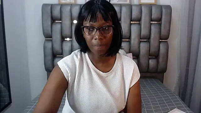 Snapshot of Sara_Marks chatting on 06-02-26, 10:59 Sara Marks online show from 06-02-26, 10:59