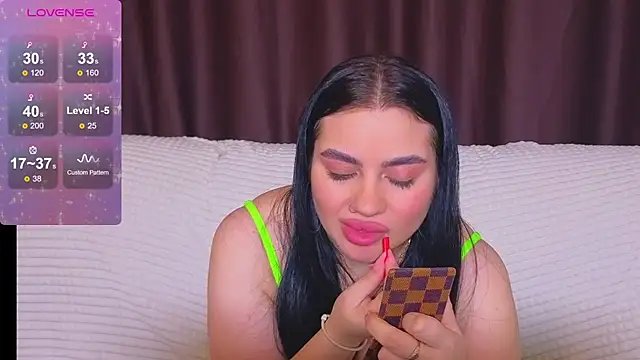 Nikki Kardashian online show from 02-06-25, 11:26