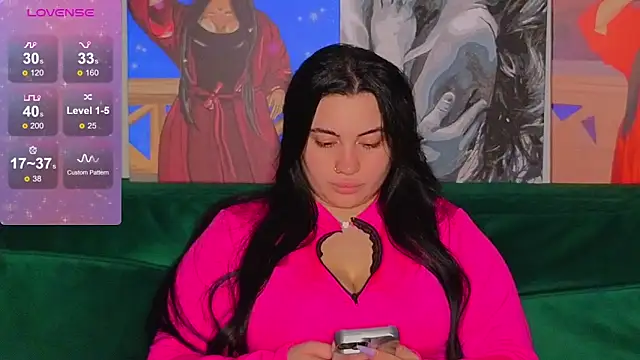 Nikki Kardashian online show from 12-21-24, 01:58