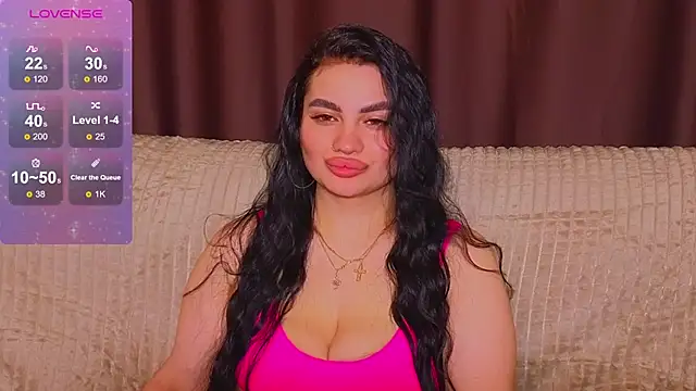 Nikki Kardashian online show from 03-06-25, 01:37