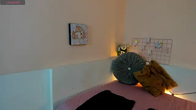 Snapshot of _Sarahh_0 chatting on 09-11-25, 02:28  Sarahh 0 online show from 09-11-25, 02:28