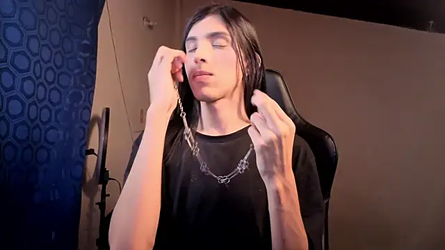 angelitofemboy online show from 04-03-26, 04:24