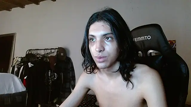 Snapshot of angelitofemboy chatting on 02-03-25, 12:03 angelitofemboy online show from 02-03-25, 12:03