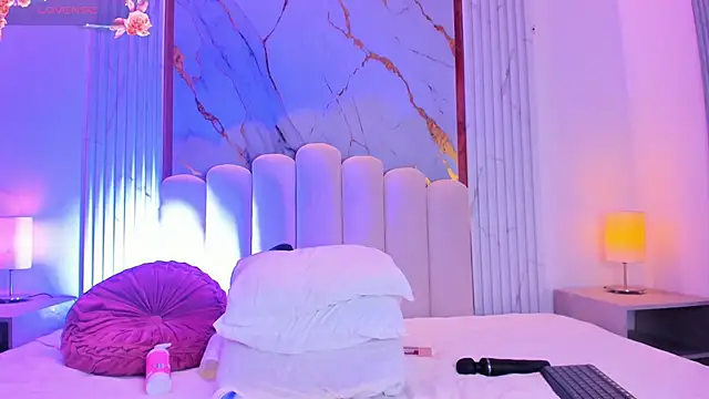 carolriveraa  online show from 03-01-25, 08:32