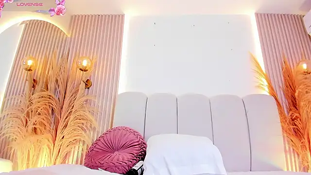 carolriveraa  online show from 03-10-26, 07:51