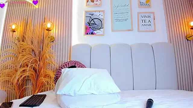 carolriveraa  online show from 10-01-25, 08:46