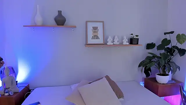 moll1e  online show from 03-09-25, 08:10