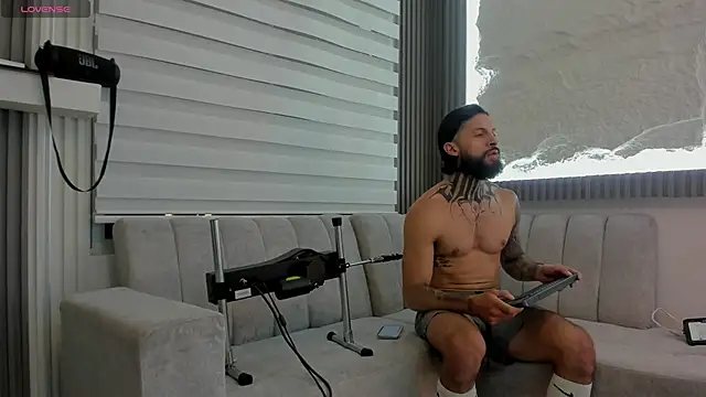 Snapshot of Apolo_Bianco_ chatting on 10-12-25, 02:35 Apolo Bianco  online show from 10-12-25, 02:35