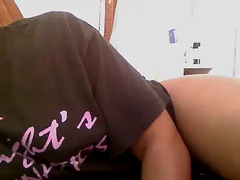 Snapshot of sweet_apple270 chatting on 10-13-25, 07:10 sweet apple270 online show from 10-13-25, 07:10