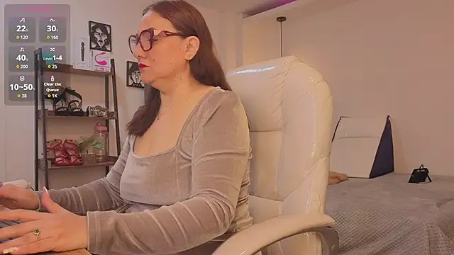 lady nylon  online show from 12-01-25, 12:39