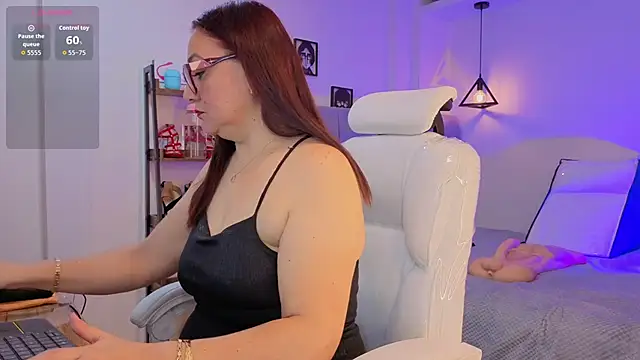 lady nylon  online show from 02-26-26, 11:43