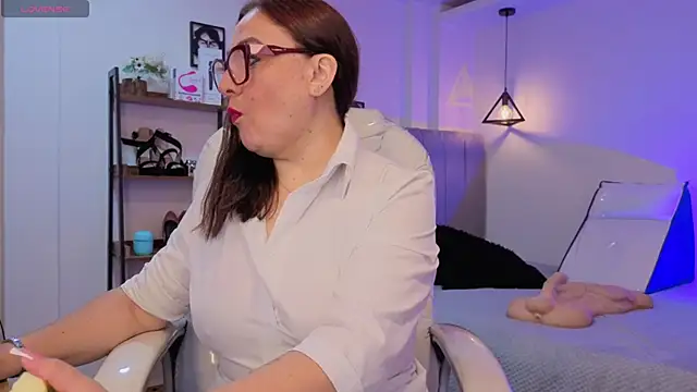 lady nylon  online show from 11-06-25, 11:58