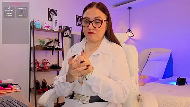 lady nylon  online show from 03-08-26, 11:24