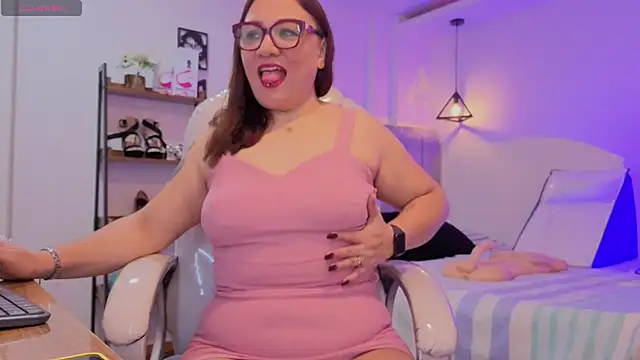 lady nylon  online show from 10-12-25, 10:27