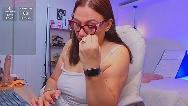 lady nylon  online show from 09-23-25, 12:01