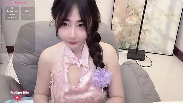 qiqi-- online show from 05-26-26, 04:10
