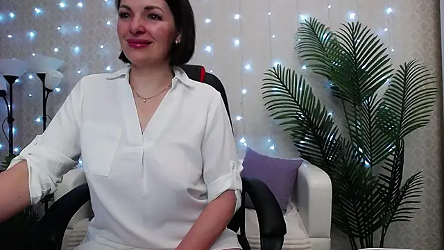 Snapshot of Camelia_Lillie chatting on 05-12-26, 01:13 Camelia Lillie online show from 05-12-26, 01:13