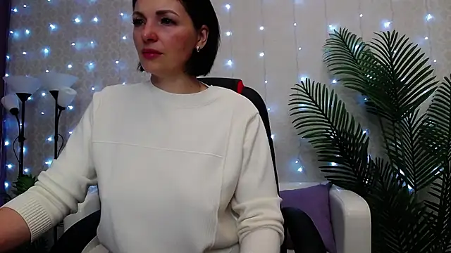 Snapshot of Camelia_Lillie chatting on 05-15-26, 01:14 Camelia Lillie online show from 05-15-26, 01:14