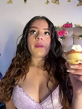 Jullieetta online show from 02-12-26, 07:46