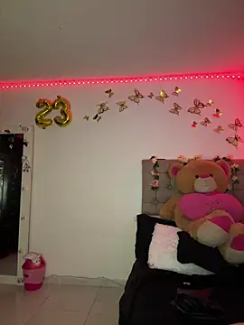 Jullieetta online show from 12-23-24, 06:26