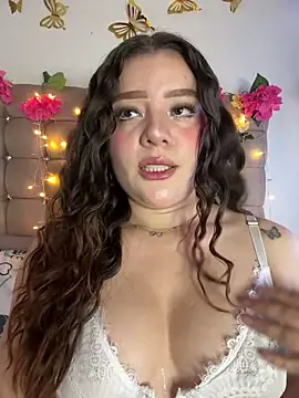Jullieetta online show from 03-26-26, 05:33