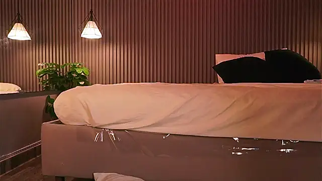 EriKlein online show from 04-13-26, 08:24