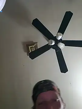 Snapshot of Hugebwc102 chatting on 11-23-25, 08:02 Hugebwc102 online show from 11-23-25, 08:02