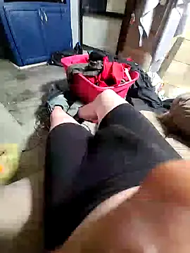 Snapshot of Hugebwc102 chatting on 09-11-25, 01:27 Hugebwc102 online show from 09-11-25, 01:27