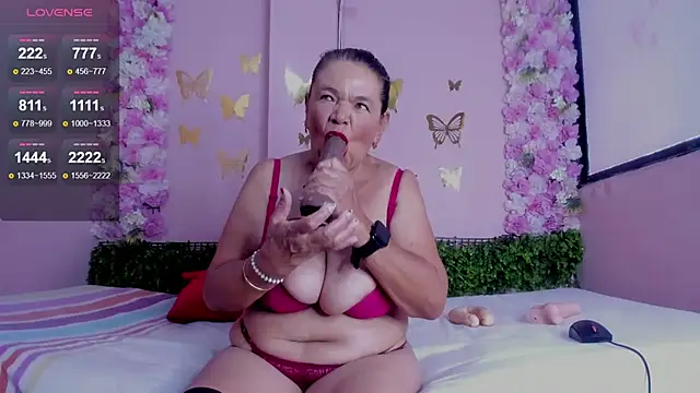 Snapshot of grandmother_milf chatting on 07-14-26, 01:28 grandmother milf online show from 07-14-26, 01:28