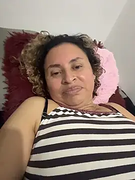 Snapshot of SheraHadee chatting on 06-18-26, 12:31 SheraHadee online show from 06-18-26, 12:31