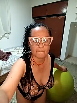 Snapshot of Eunice73 chatting on 02-13-26, 01:16 Eunice73 online show from 02-13-26, 01:16