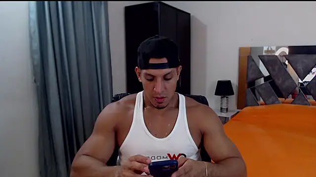 Snapshot of Frank_heaven01 chatting on 05-16-26, 02:21 Frank heaven01 online show from 05-16-26, 02:21